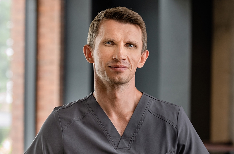 ortopeda Filip Kucharczyk robi zabiegi w Warszawie prywatnie